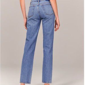 NWT: Abercrombie & Fitch, Mid Rise 90s Straight Jean, Size 26S